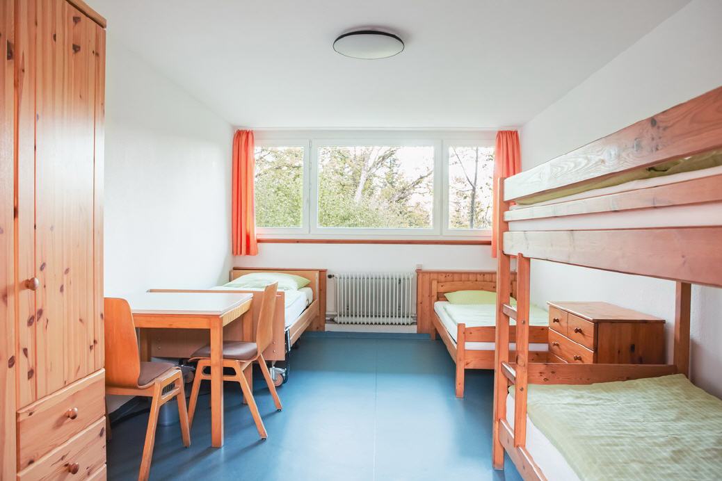 4 Bett Zimmer mit Pflegebett